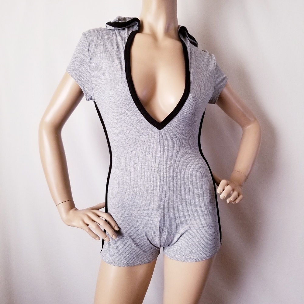 Mocking Jay Gray Ribbed Romper Size Small - Picture 7 of 7